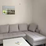 度假居 Three-bedroom With Sea View In Okrug Donji *