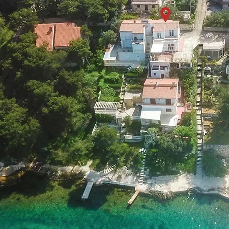 Semesterbostad Three-Bedroom Holiday Home With Sea View In Okrug Donji *