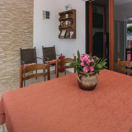 度假居 Three-bedroom With Sea View In Okrug Donji 多吉奥科如
