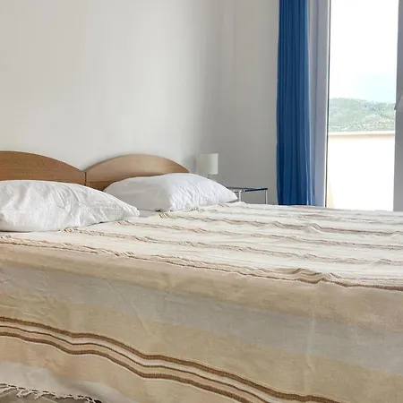 Three-Bedroom Holiday Home With Sea View In Okrug Donji Semesterbostad Donji Okrug (Ciovo)