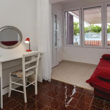 Three-bedroom With Sea View In Okrug Donji *