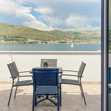 Three-bedroom With Sea View In Okrug Donji * 多吉奥科如
