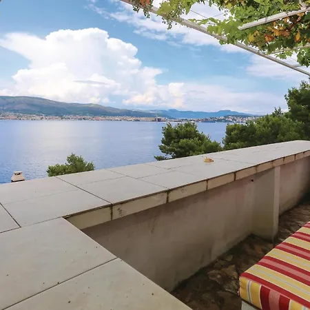 Three-Bedroom Holiday Home With Sea View In Okrug Donji Donji Okrug (Ciovo)