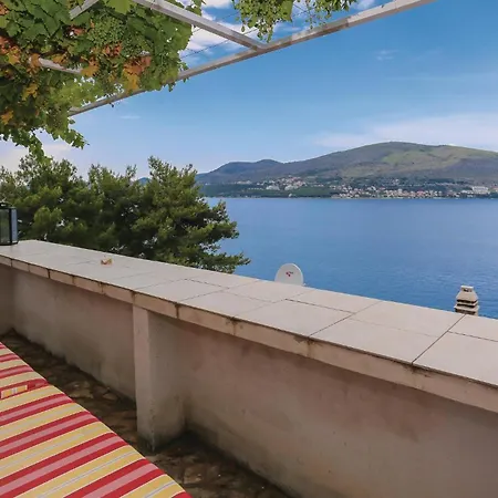 度假居 Three-bedroom With Sea View In Okrug Donji *